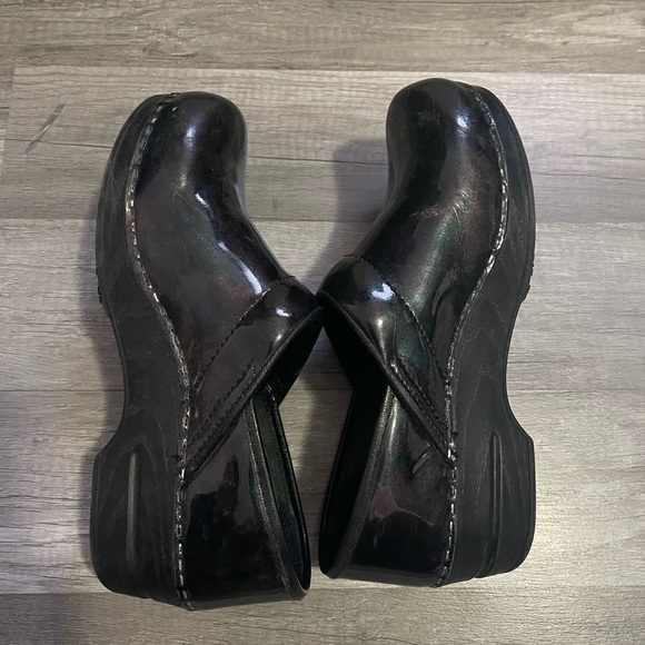 Nursing Clogs - Picture 2 of 4